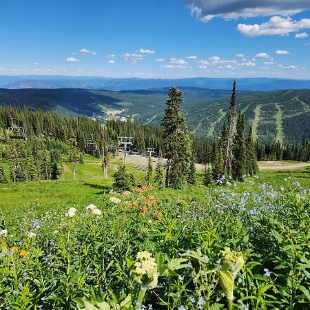 Sun Peaks Lodge Екстериор снимка
