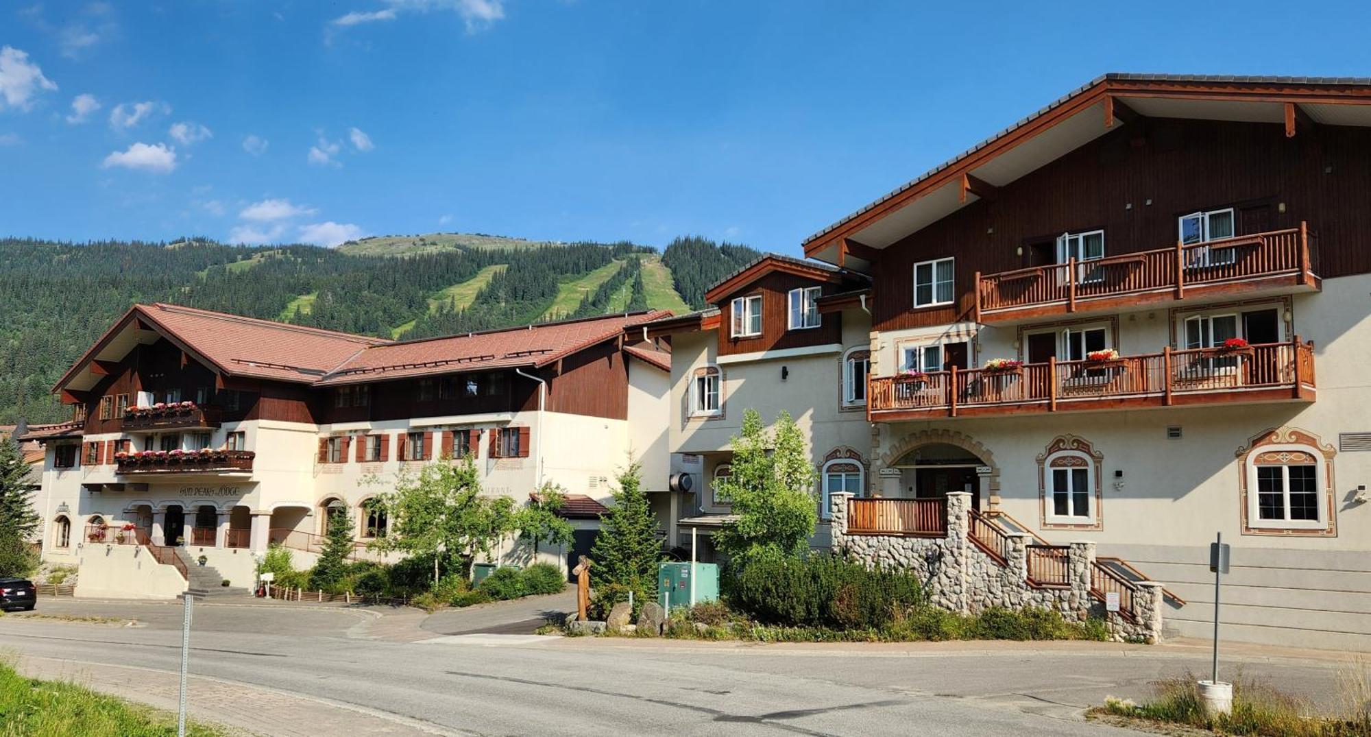 Sun Peaks Lodge Екстериор снимка