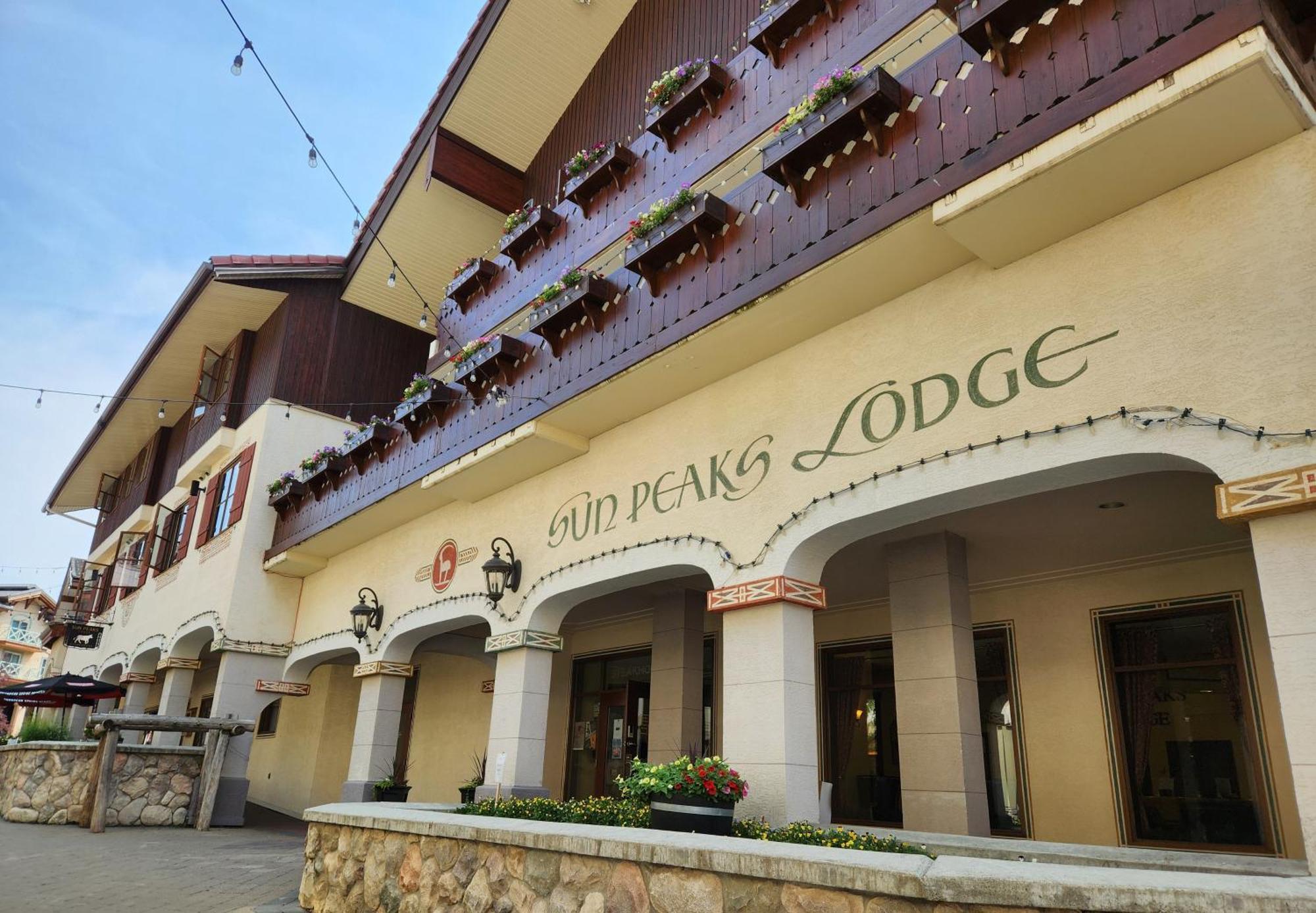 Sun Peaks Lodge Екстериор снимка