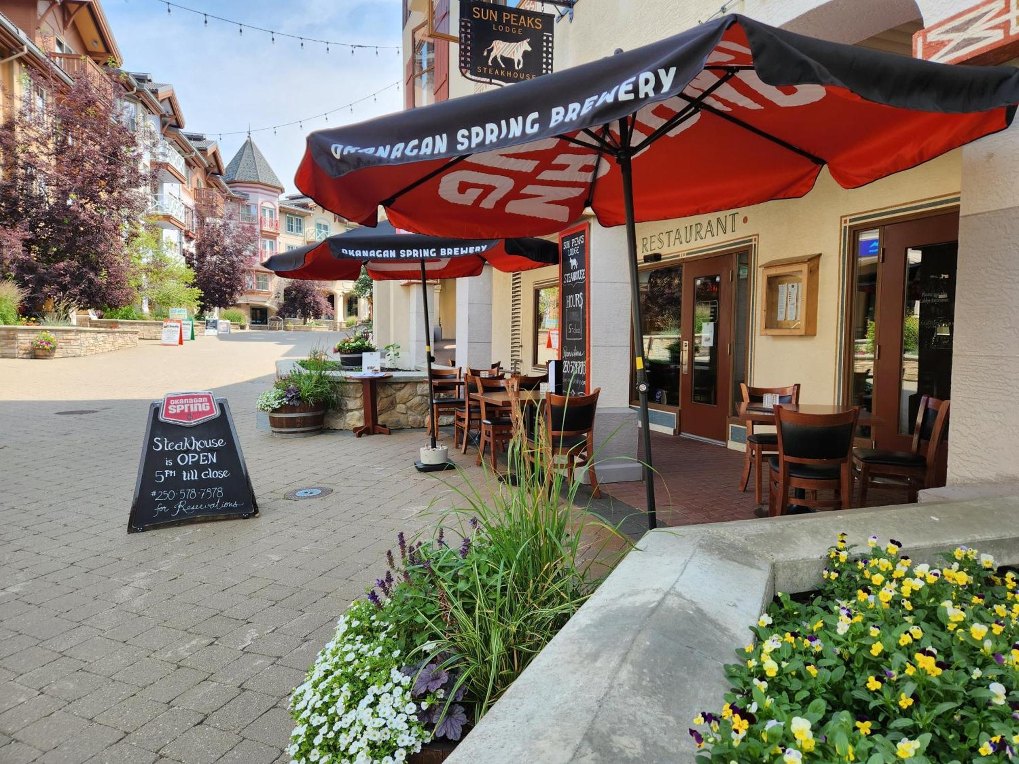 Sun Peaks Lodge Екстериор снимка