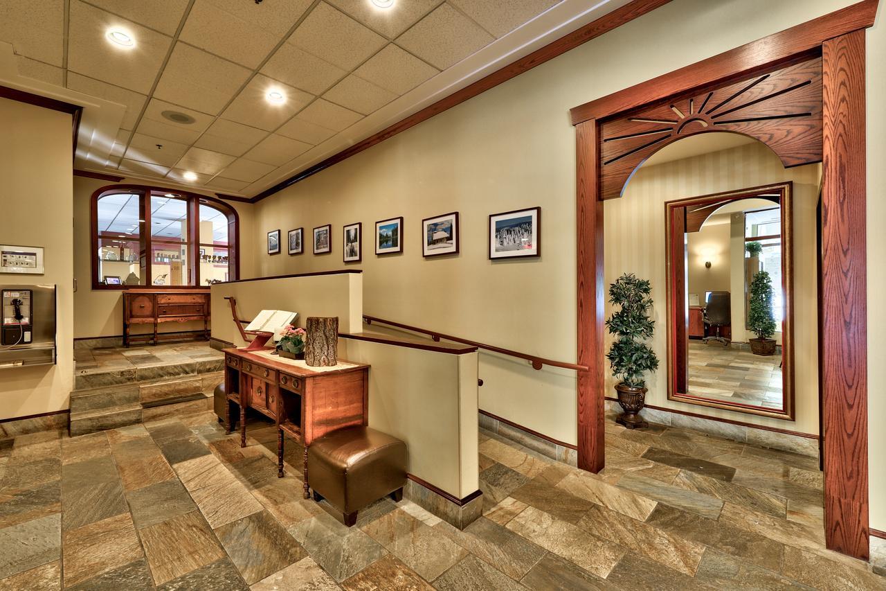 Sun Peaks Lodge Екстериор снимка